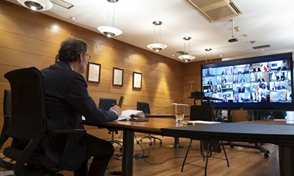 Feijóo durante la videoconferencia de Sánchez con los presidentes autonómicos. | EFE