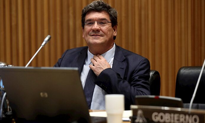 El ministro de Seguridad Social, Inclusión y Migraciones, José Luis Escrivá, este miércoles, en la comisión de Trabajo del Congreso. | EFE