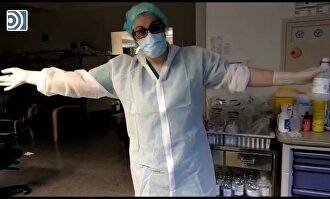 Una sanitaria muestra los EPI de la vergüenza que les da el Gobierno: "Una mierda"