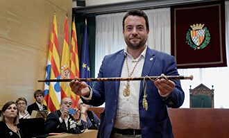 Álex Pastor, exalcalde de Badalona, en su toma de posesión | EFE