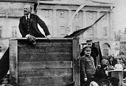 Lenin dando un discurso | Archivo