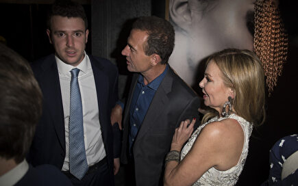 Álex con sus padres en una imagen de 2017 | Gtres