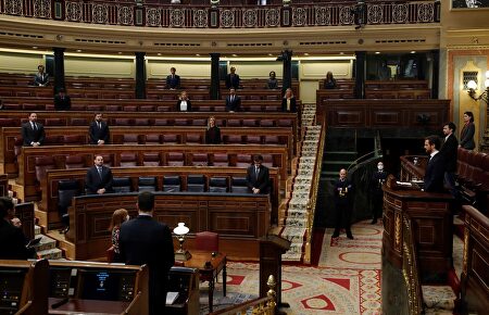 Pablo Casado fuerza un minuto de silencio en el Congreso por las víctimas