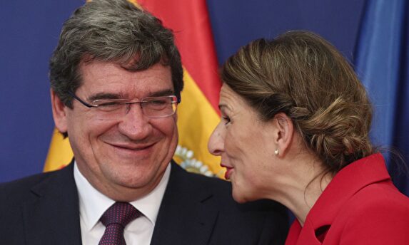 El ministro de Seguridad Social, Inclusión y Migraciones, José Luis Escrivá y la ministra de Trabajo, Yolanda Díaz | Europa Press