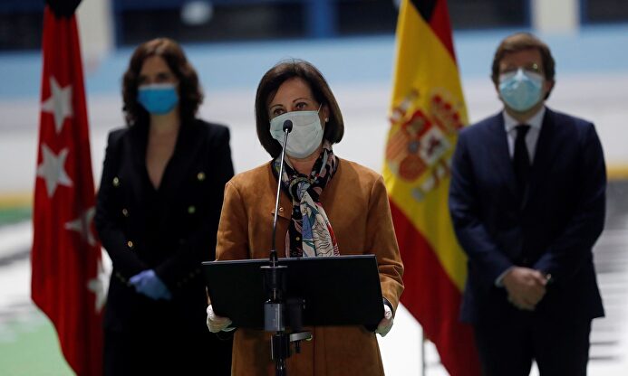Margarita Robles, emocionada en la clausura de la morgue del Palacio de Hielo: "Nuestras Fuerzas Armadas no les han dejado solos ni un minuto"