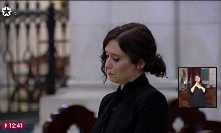 Díaz Ayuso rompe a llorar en La Almudena por los fallecidos por el coronavirus