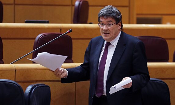 El ministro de Inclusión, Seguridad Social y Migraciones, José Luis Escrivá, el pasado martes, en el Senado. | EFE/ Chema Moya / POOL
