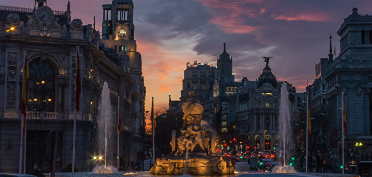 Cibeles con las últimas luces del atardecer. | C.Jordá