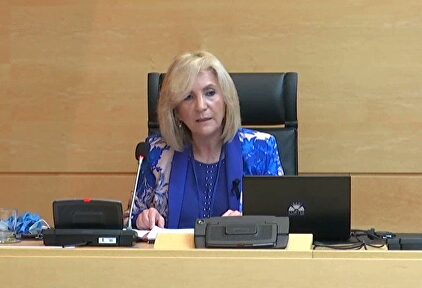 La consejera de sanidad de Castilla y León se derrumba y rompe a llorar al hablar de los sanitarios muertos