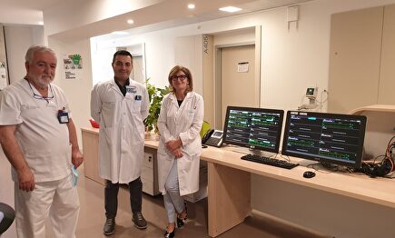 Profesionales de Enfermería posan ante el Control en el Hospital Álvaro Cunqueiro | SERGAS