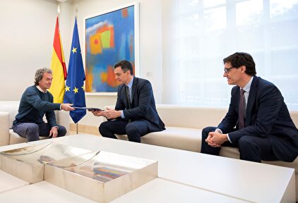 Fernando Simón, Pedro Sánchez y Salvador Illa. | EFE