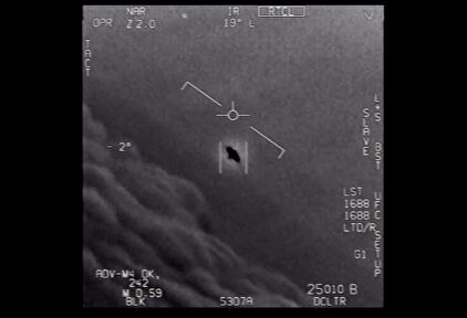 Fotograma de uno de los vídeos sobre OVNIS | US Navy