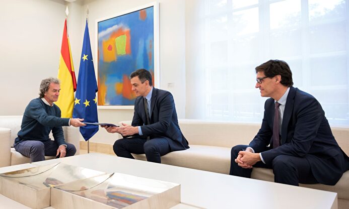 Fernando Simón, Pedro Sánchez y Salvador Illa. | EFE