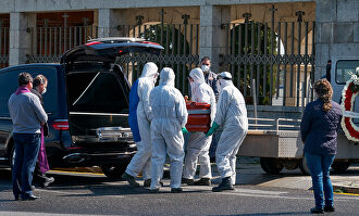 Entierro en el cementerio de Ávila. | EFE