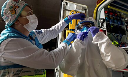 Miembros del equipo sanitarios del Suma | EFE