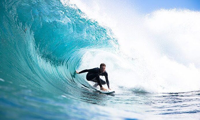 El surf, permitido sin estar abiertas las playas | Instagram