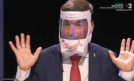 Joan Canadell exhibe su 'MaskCat'. | TV3