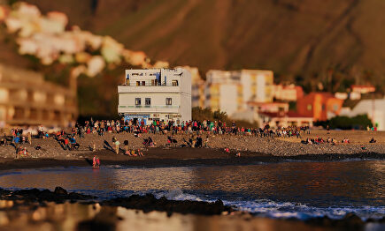 La Gomera - Sunset DrummingValle Gran Rey, La Gomera, Islas CanariasTilt-Shift/Diorama Effect | Flickr/CC/JÃ¶rg Bergmann