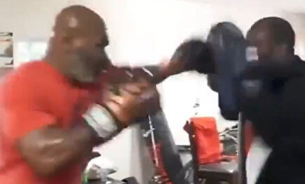 Los puños de acero de Mike Tyson a sus 53 años que sorprenden al mundo