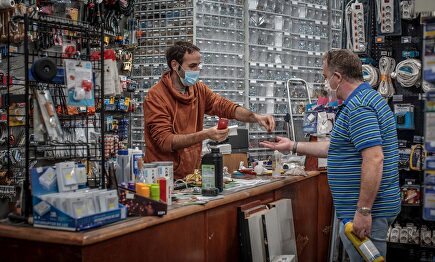 Uso de mascarillas por el coronavirus. | EFE