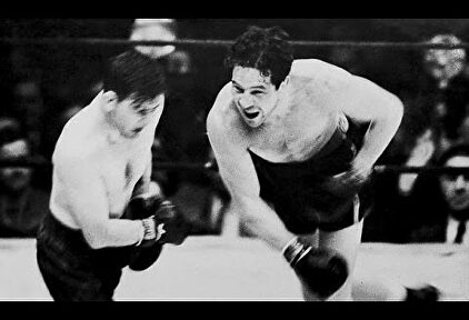 Braddock golpea a Baer en la pelea por el título mundial. | Youtube
