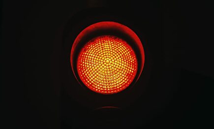 Un semáforo en ámbar | Piqsels