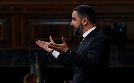 Abascal, a Iglesias: "No nos va a amedrentar ni con sus formas de matón bolivariano ni con sus amenazas chequistas"