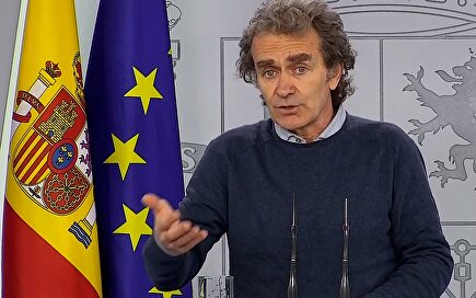 Simón se permite hacer gracietas sobre el caos en las cifras de fallecidos: "No sabemos si se debe a un accidente de tráfico enorme"