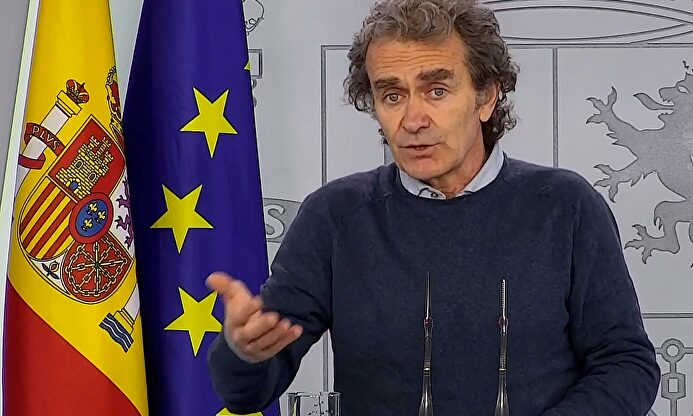 Simón se permite hacer gracietas sobre el caos en las cifras de fallecidos: "No sabemos si se debe a un accidente de tráfico enorme"