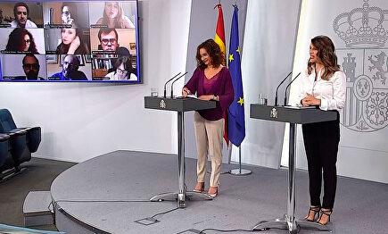 María Jesús Montero y Yolanda Díaz en la rueda de prensa | EFE