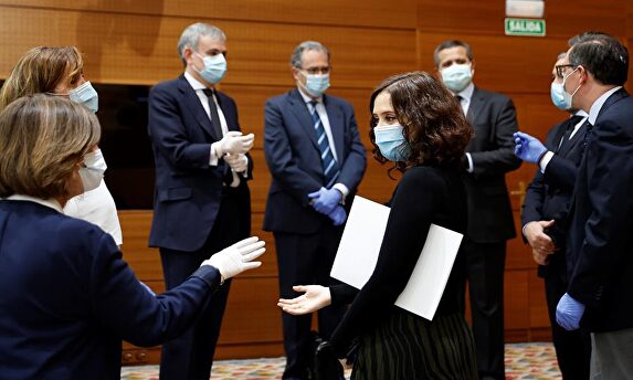 Ayuso durante el pleno de la Asamblea de Madrid este jueves. | EFE