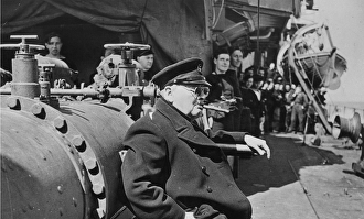 Churchill visitando Normandía | Cordon Press