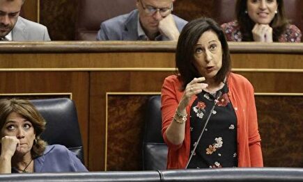 La actual fiscal general del Estado, Dolores Delgado y la ministra de Defensa, Margarita Robles. | EFE