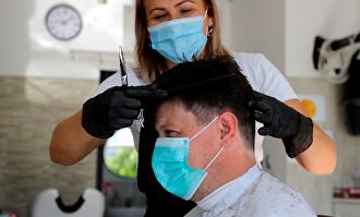 Imagen de una peluquería en Zagreb (Croacia) este lunes. | EFE