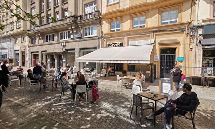 Dos locales de hostelería de la plaza de Vigo que cierran para garantizar la "seguridad" de clientes y empleados | Cafeterias Herculinas