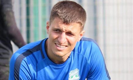 Cevher Toktas con su equipo. | Archivo