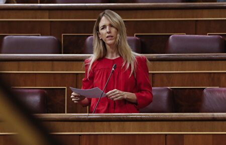 Álvarez de Toledo, a Calvo: "Su negligencia se cuenta en miles de vidas rotas"