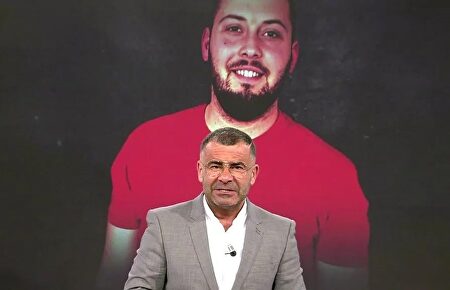 Jorge Javier Vázquez, con José Antonio Avilés de fondo. | Supervivientes