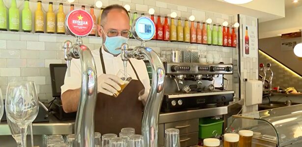 Los establecimientos de hostelería se preparan para la reapertura al público | Servimedia