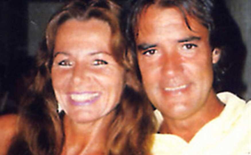 Así sedujo Ramón Arcusa a Shura, su mujer inglesa (y la decisión del Dúo Dinámico, enamorados de la misma mujer) Ramón Arcusa celebra sus bodas de oro matrimoniales mientras espera la edición de sus memorias del Dúo Dinámico.