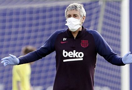 Setién en el entrenamiento del Barcelona. | EFE