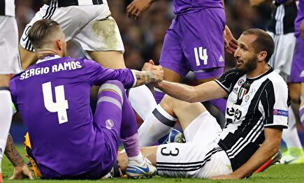 Chiellini le da un palo a Sergio Ramos | Cordon Press