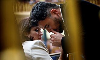 Gabriel Rufián y Adriana Lastra en la sesión de investidura en el Congreso. | EFE