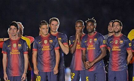 Álex Song (3d), con la camiseta del Barça. | Archivo