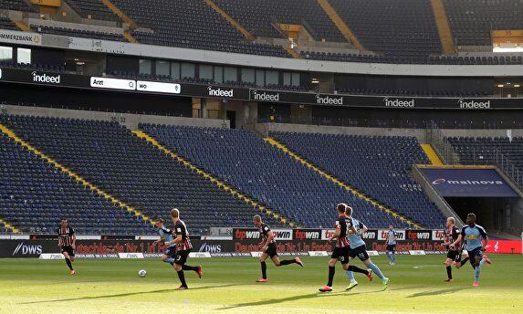 El fútbol regresa con un error garrafal en la Bundesliga