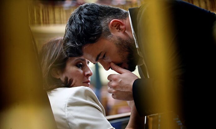Gabriel Rufián y Adriana Lastra en la sesión de investidura en el Congreso. | EFE