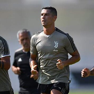 Entrenamiento de la Juventus de Turín con Cristiano Ronaldo, Dybala y Douglas Costa. | EFE