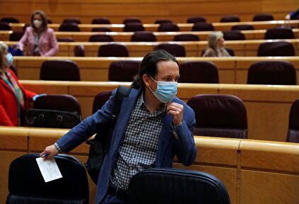Pablo Iglesias, con mascarilla, en el Senado | EFE