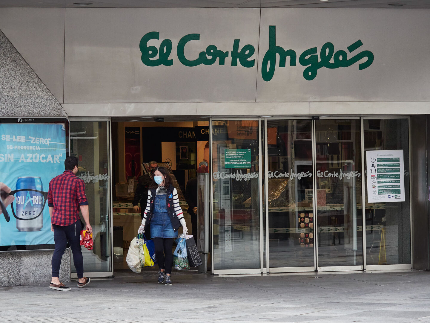 Así abren El Inglés, Zara o H&M sus tiendas de más de 400 metros con zonas acotadas - Libre Mercado