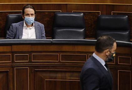 Pablo Iglesias y Santiago Abascal, durante un pleno del Congreso. | EFE